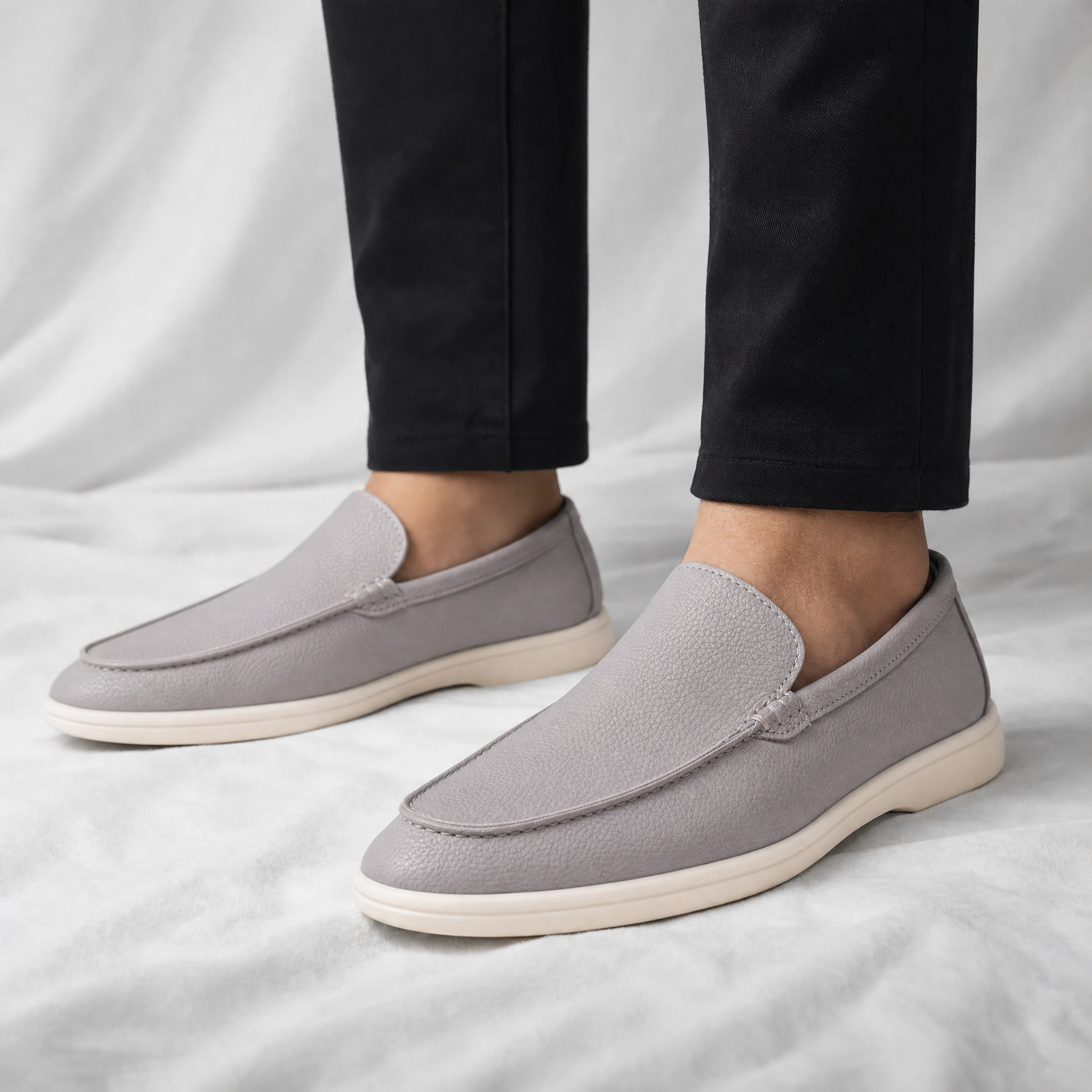 Men's loafers with stitched leather detailing and low heel