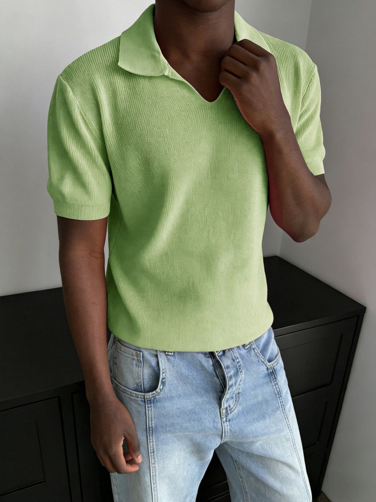 Detail view of the polo collar and open V-neck