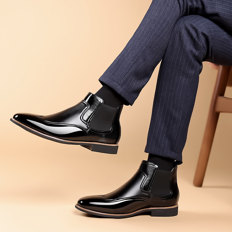 Classic slip-on ankle boots for men's smart casual outfits