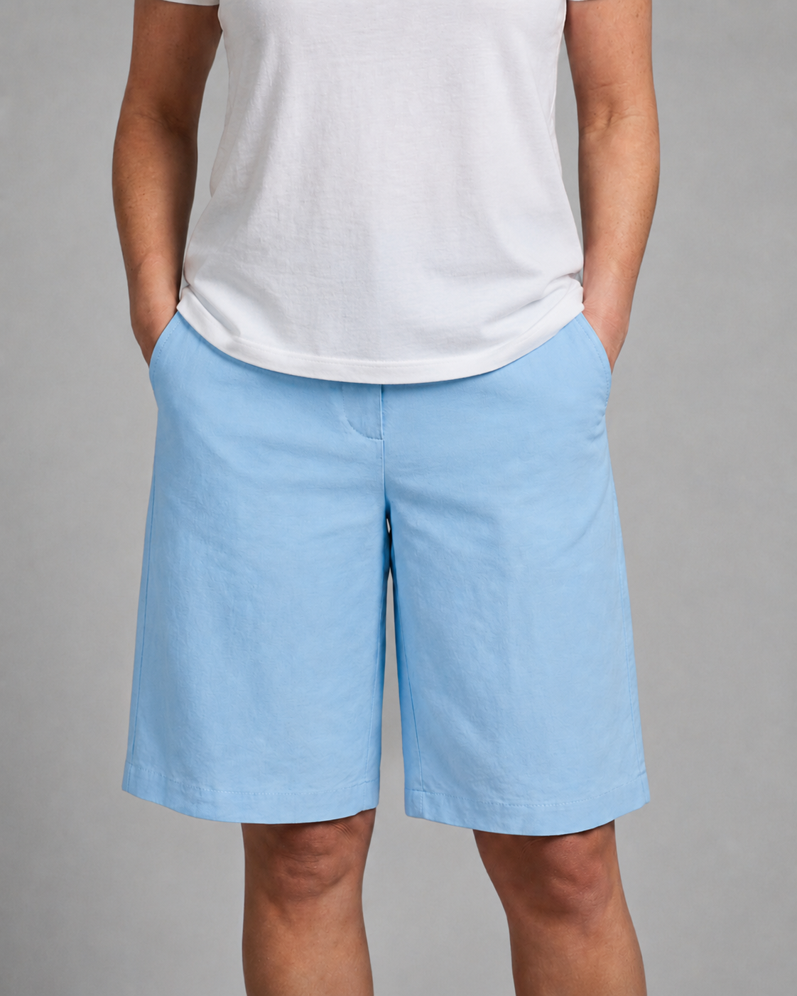 Men's Knee-Length Shorts With Side Pockets
