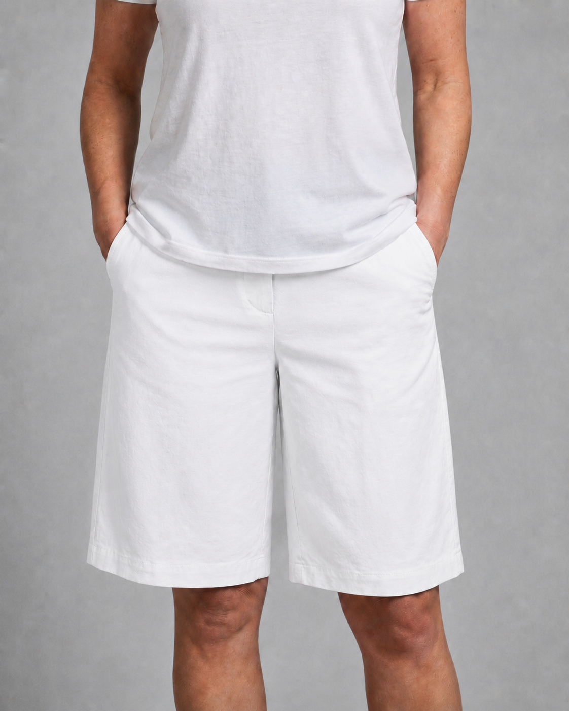 Men's Knee-Length Shorts With Side Pockets